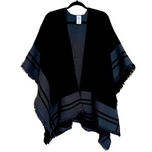 Woolrich Women's Reversible Fringe Black and Gray Cape One Size‎ Fits All